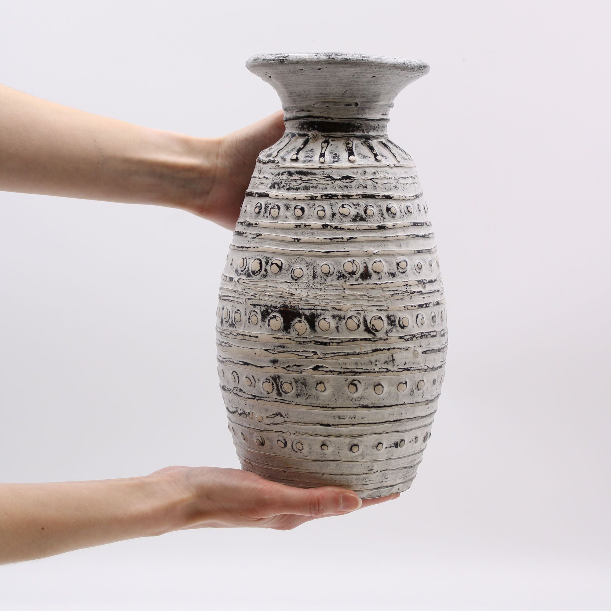 Classic Shaped Vase - Cream - Image 2
