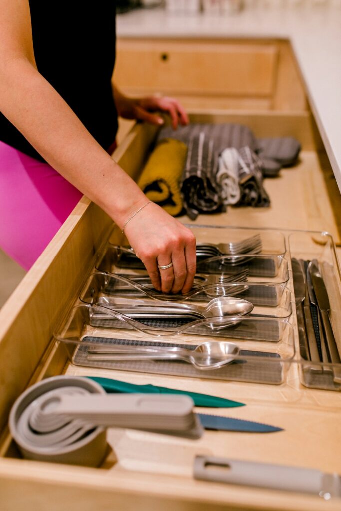 Organising a kitchen drawer